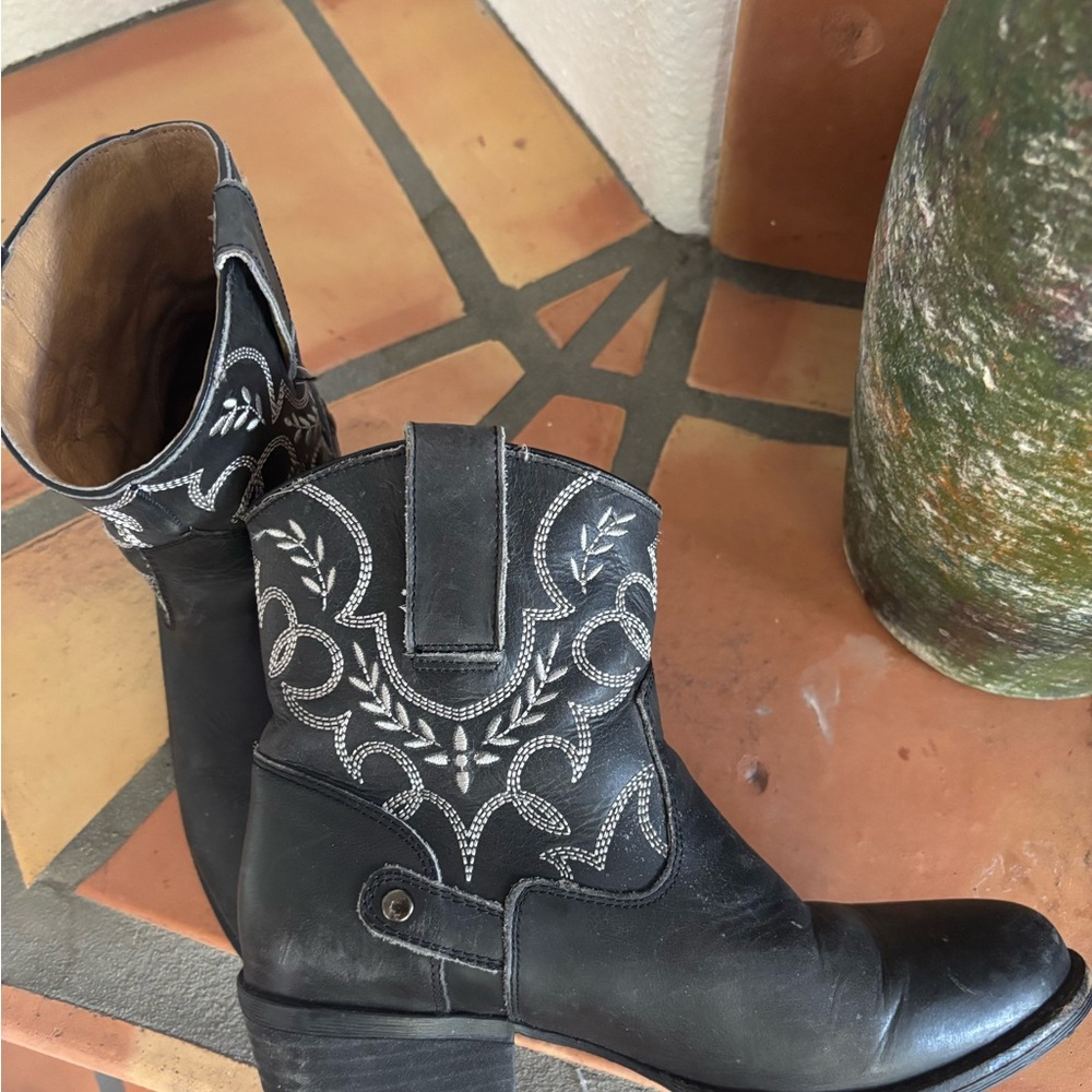 Sterling River Black Genuine Leather Western Ankle Boots with White Embroidery 8 - Picture 3 of 6